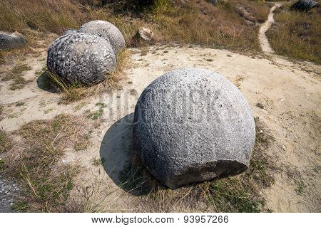The Trovants Of Costesti - The Living And Growing Stones Of Romania