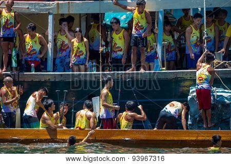 ABERDEEN,HONGKONG,JUNE 20 2015: Boats racing in the Love River for the Dragon Boat Festival