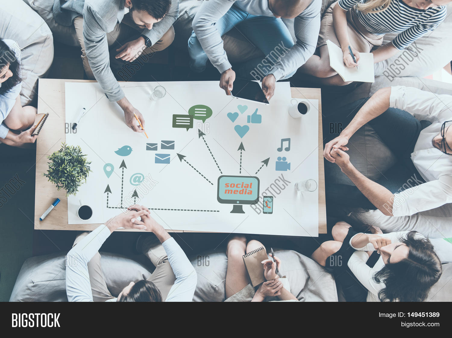 Discussing New 图片和照片（免费试用） | Bigstock