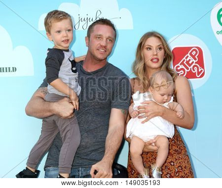 LOS ANGELES - SEP 24:  Hudson Sawa, Devon Sawa, Dawni Sahanovitch, Scarlett Heleena Sawa  at the Red Carpet Safety Awareness Event at the Sony Picture Studios on September 24, 2016 in Culver City, CA