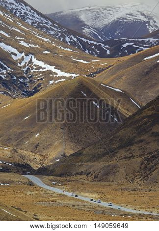 highway pass alpine mountain in waitaki district south island new zealand