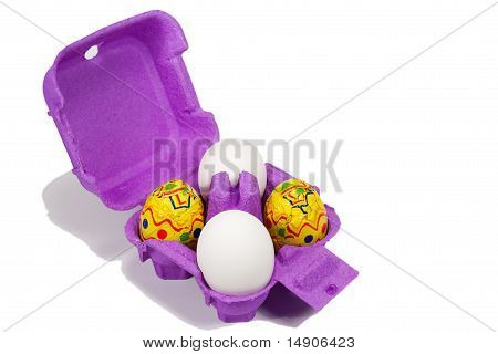 Uovo di Pasqua nella casella viola