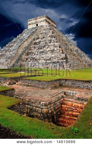 Chichen Itza Kukulcan mayské pyramidy El Castillo