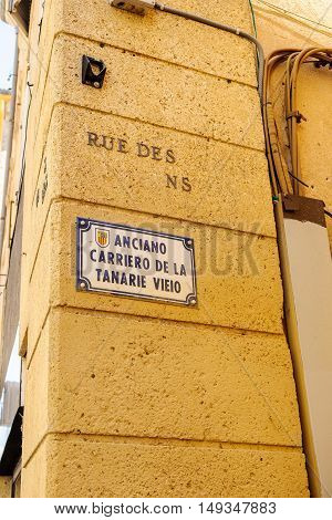 Anciano Carriero de la Tanaie Vieio street seen on the strets of Aix-en-Provence France