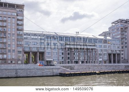 Moscow Russia -September 06 2016: Estrada Theatre.On the waterfront are moving people and vehicles