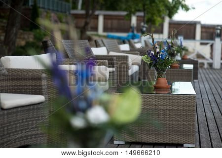 wedding decor on tables flowers blue and violet