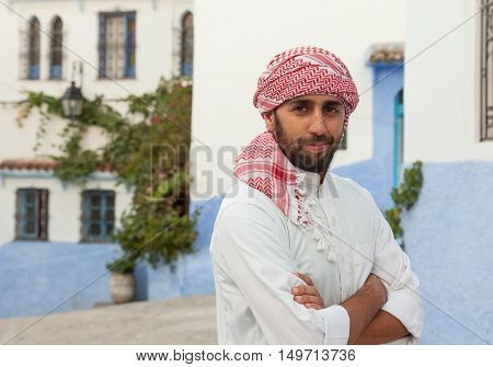 Young smiling handsome arabic man wearing traditional clothes