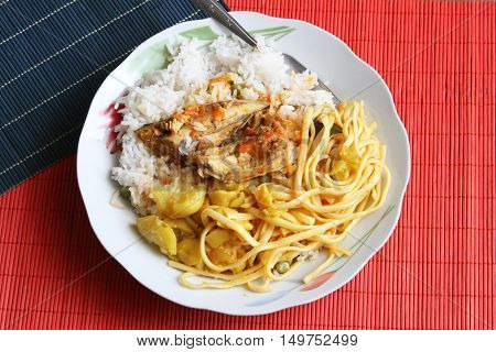 Bowl of chicken and vegetables with rice noodles and olluco.