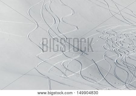 Snowboarders curves in the snow