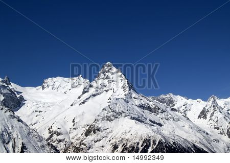 高山。高加索