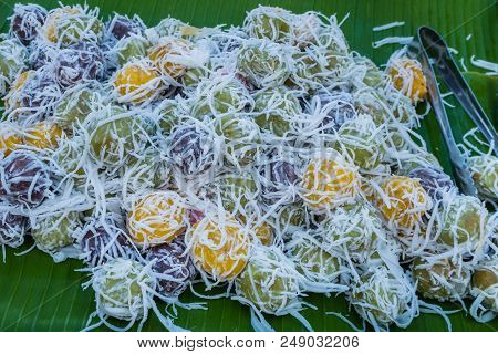 Thai Coconut Muchkins Ready For Sale In A Market.