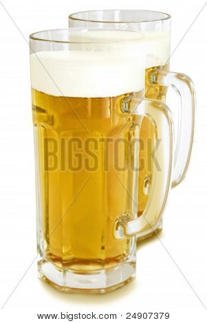 Due tazze di birra