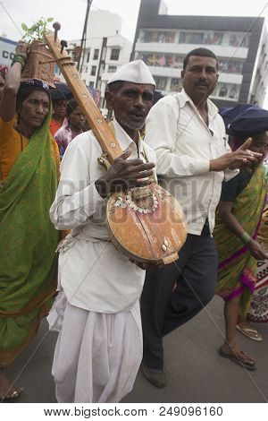 Pune, Maharashtra, India, June 2016 Pilgrims Or Warkari At Pandarpur Yatra
