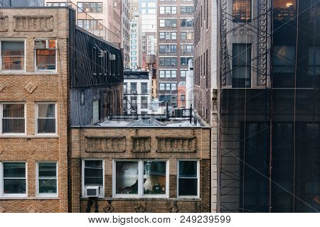 New York City, Usa - June 20, 2018: Cityscape Of Manhattan With Old Buildings And Water Towers Again