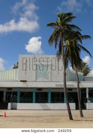 Art-Deco am Strand