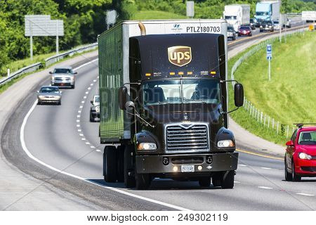 Near Knoxville, Tn, Usa -- 6/6/2018: A Loaded Ups 18-wheeler Travels I-40 Near Knoxville, Tn.