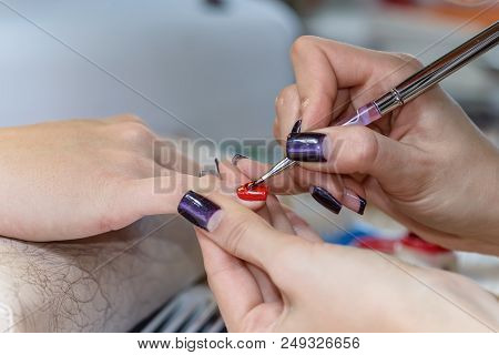 Painting Nails In Nail Salon, Uv Lap Of Quick Dry Nail Polish Manicure, Focus On Brush
