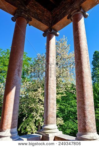 Malcontenta Di Mira , Italy - May 10, 2011:  The Columns Of The Atrium Of Villa Foscari (known As La