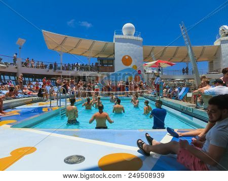 Cape Canaveral, Usa - May 03, 2018: The People Playing At Pool At Upper Deck In Mini Volleyball At C