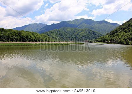 Olt River. European Route E81 Passing Through Mountains Next To The Olt River In Romania.