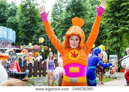 Kirov, Russia - July 08, 2018: Animator Having Fun In A Children Park Multiland In Kirov City In Kir