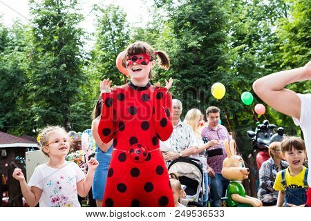 Kirov, Russia - July 08, 2018: Animator Having Fun In A Children Park Multiland In Kirov City In Kir