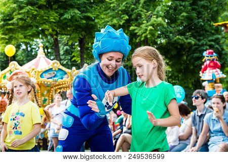 Kirov, Russia - July 08, 2018: Animator Having Fun In A Children Park Multiland In Kirov City In Kir