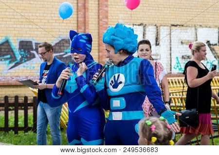 Kirov, Russia - July 08, 2018: Animator Having Fun In A Children Park Multiland In Kirov City In Kir