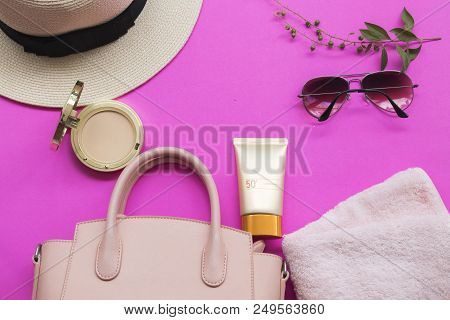 Natural Cosmetics For Skin Face Sunscreen Spf50 And Sunglasses Hat Bath Towel Pink Bag Face Powder A