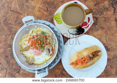 Hot Pan Fried Egg Stuff With Minced Pork And Sausage