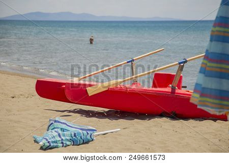 Mage Images Ilrations Vectors Free Stock Mage Of A Rowing Boat On The Beach With Sea In Background