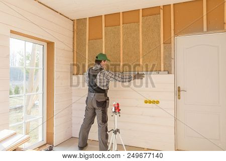 Construction Worker Thermally Insulating Eco-wood Frame House With Wood Fiber Plates And Heat-isolat