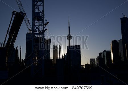Contruction Of High Rise Apartment In Toronto