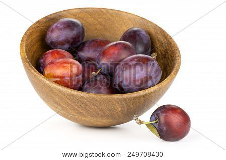 Lot Of Whole Fresh Violet-blue Plum Vibrant Moyer Variety In A Wooden Bowl Isolated On White