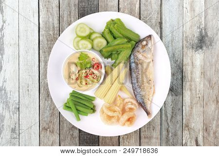 Isolated Of Ready Thai Food Served, Green Chili Dip As Nam Prik Num In Thai With Deep Firedmackerel,