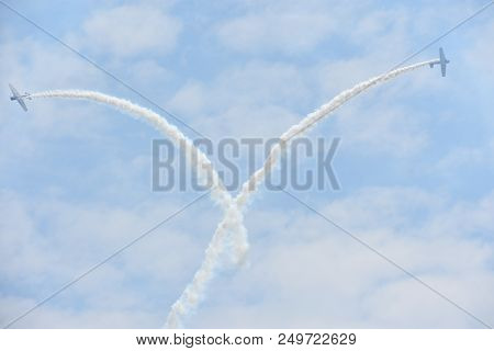 Chicopee, Ma - Jul 14: Geico Skytypers At The 2018 Great New England Airshow At Westover Air Reserve