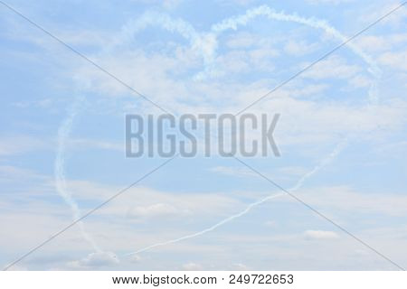 Chicopee, Ma - Jul 14: Geico Skytypers At The 2018 Great New England Airshow At Westover Air Reserve