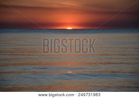 The Sun Casts Orange Shades Across An Evening Sky At Mindil Beach (darwin, Northern Territory, Austr