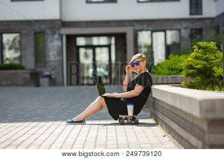 Girl In Sunglasses Plus Size Outdoors, Haircut Is Creative. Freelancer Works It Is Convenient, Looki