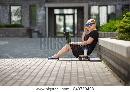 The Girl In Sunglasses Plus Size Is Happy Outdoors, Haircut Is Creative. Acquaintance, Training Thro