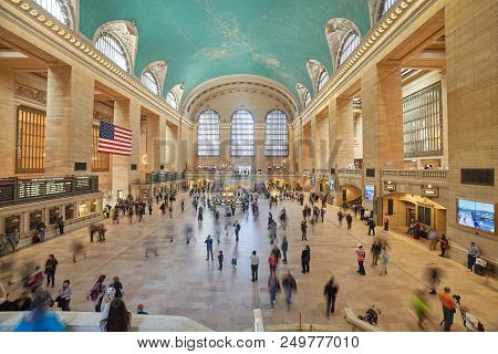 New York, Ny, April 22, 2015: Commuters And Tourists In The Grand Central Station In April 22, 2015 