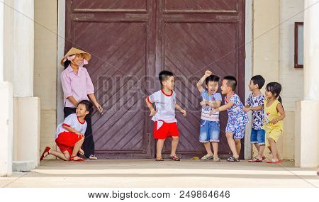 Cai Be, Vietnam - 6 April, 2018: Laughing Children Playing And Romping Around Under The Supervision 