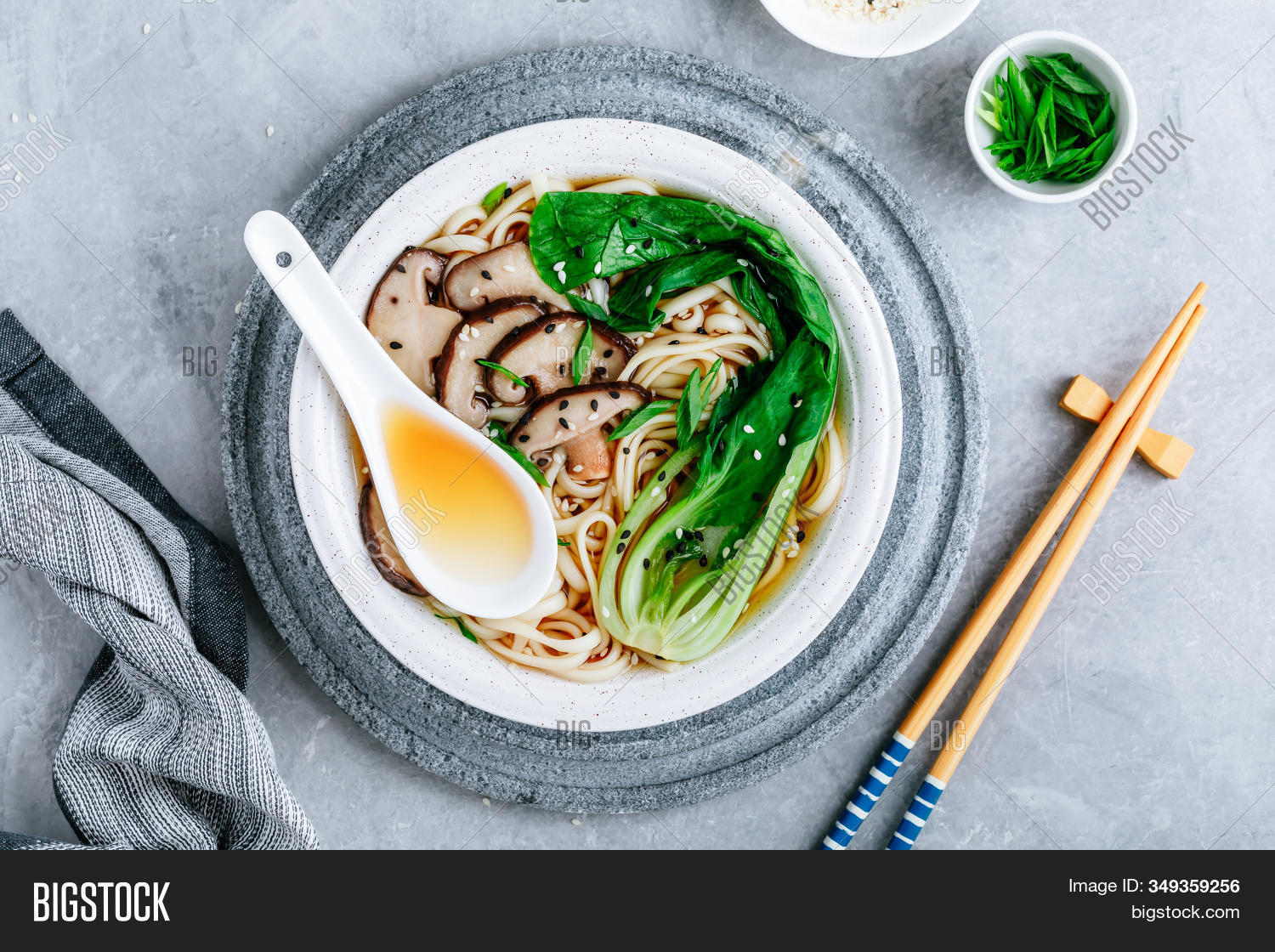 udon no kuni no kiniro kemari.