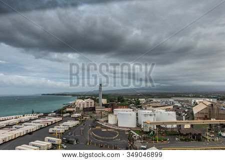 Kahului, Maui,, Hawaii, Usa. - January 13, 2020: Huge Dark Cloud In Full Gray Cloudscape Hangs Over 