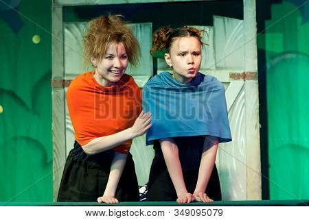 Tyumen, Russia - June 5, 2008: Festival At The Puppet Theater. Performance On Skit