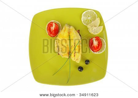 pikantní deska: pečené zlaté seafish filé se zeleninou a citrusy