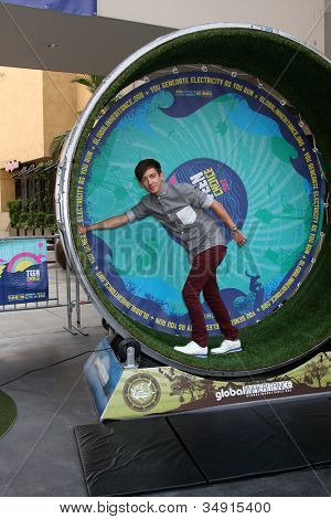 LOS ANGELES - lug 16: Kevin McHale Kevin McHale presso il FOX e Teen Choice 2nd Annual Energy Playgr