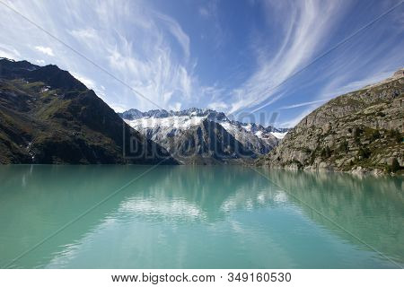 Green Lake With Mountains In The Background On A Sunny Day