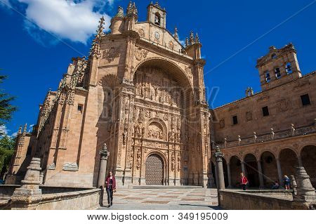Salamanca, Spain - May, 2018: The Historical Convent Of San Esteban Located In The Plaza Del Concili