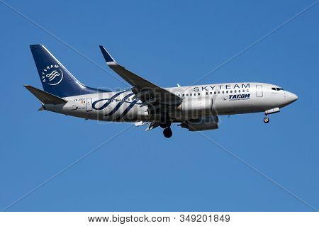 Istanbul / Turkey - March 29, 2019: Skyteam Tarom Boeing 737-700 Yr-bgf Passenger Plane Arrival And 
